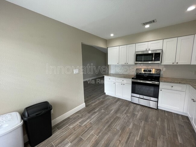 Building Photo - 6518 Cocos Dr