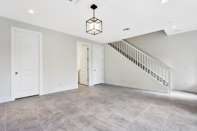 Building Photo - 12556 Gross Pointe Dr