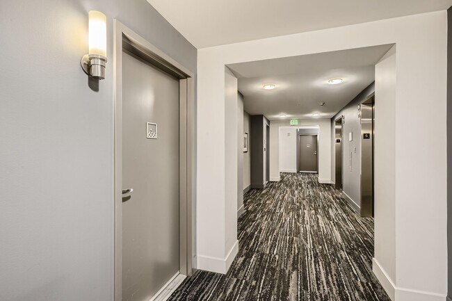 Building Photo - Gorgeous 2 Bed Unit @ The Gallery - Bellto...