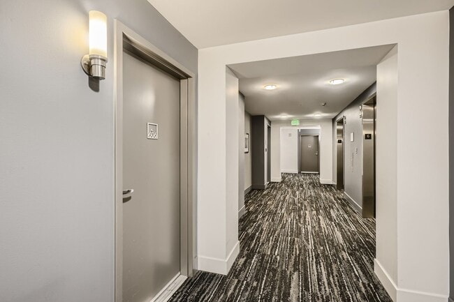 Building Photo - Gorgeous 2 Bed Unit @ The Gallery - Belltown Living at its Finest!