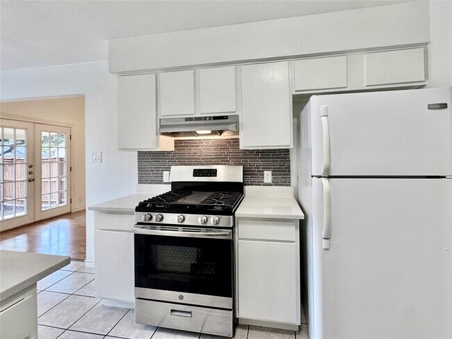 Building Photo - 1423 W Braker Ln