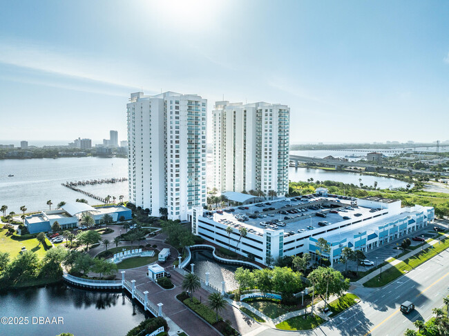Building Photo - 231 Riverside Dr