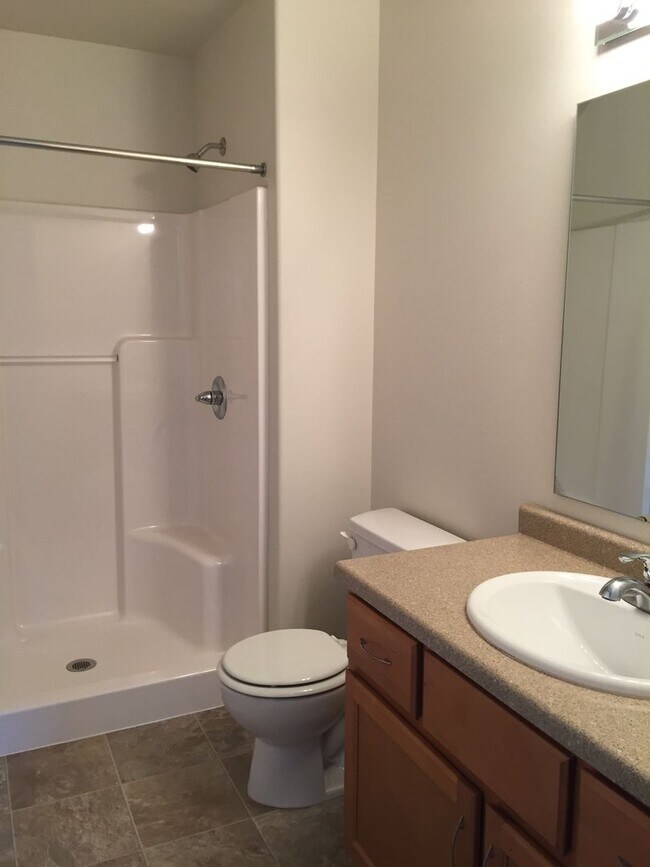 Building Photo - 3 Bed 3 Bath Twin Home