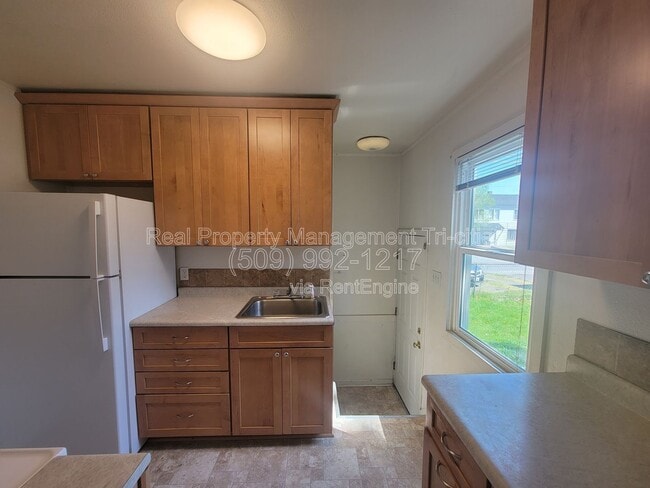 Building Photo - 1003 Torbett St