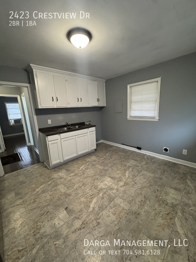 Building Photo - 2423 Crestview Dr