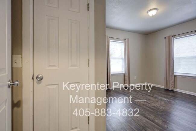 Building Photo - ACCEPTS HOUSING VOUCHERS - Bright & Stylish 2-Bedroom Close to the Plaza District