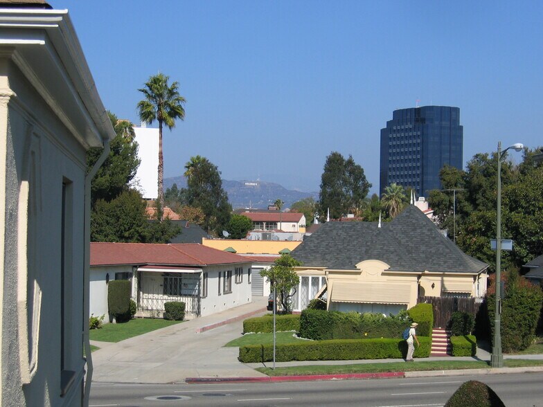 Building Photo - 6176 W Olympic Blvd