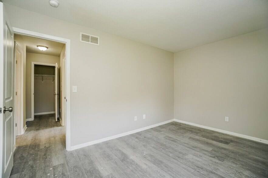 Building Photo - 2847 Blue Moon Dr