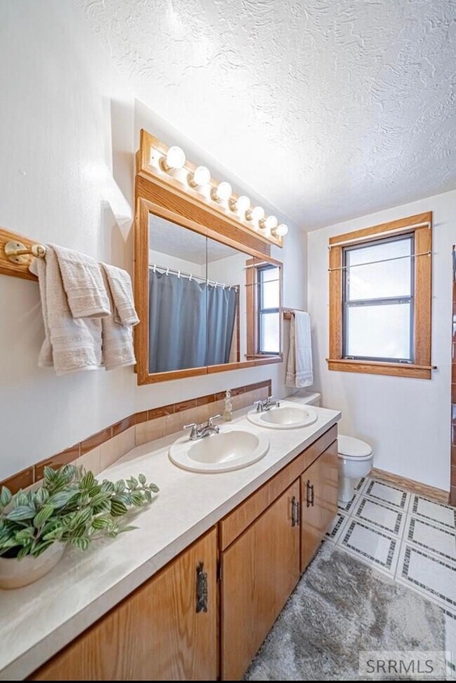 Building Photo - 315 12th St