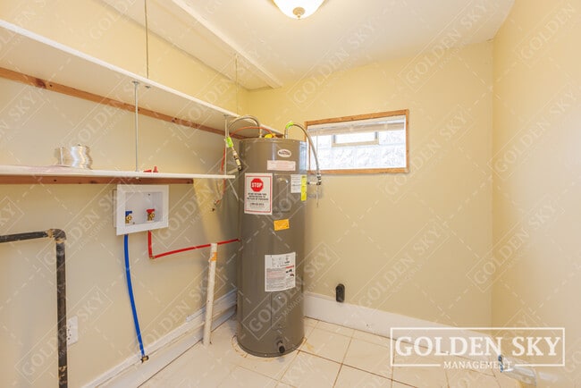 Building Photo - 240 S Main St