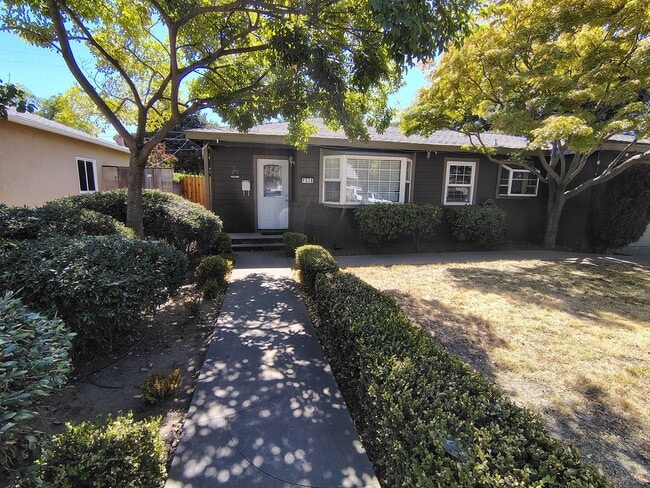 Primary Photo - 1538 Maplewood Dr