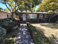 Building Photo - 1538 Maplewood Dr