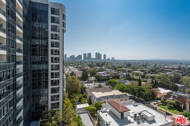 Building Photo - 10724 Wilshire Blvd