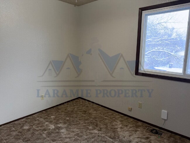 Building Photo - 808 E Canby St