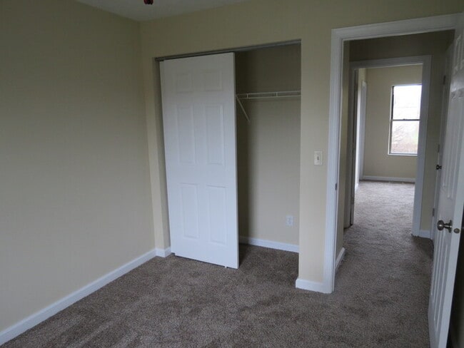 Building Photo - 35 Ashton Dr