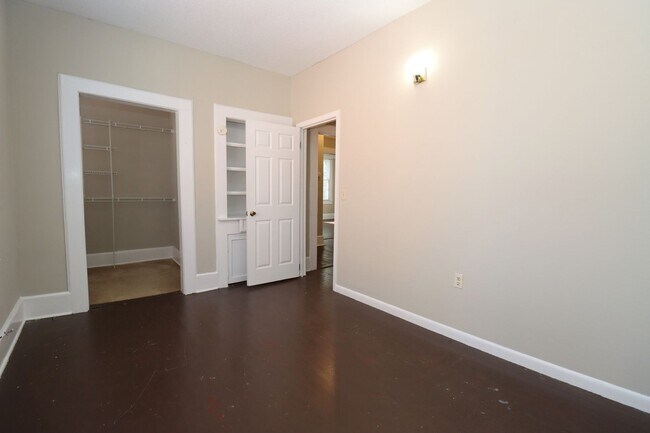 Building Photo - 1016 Laurens St