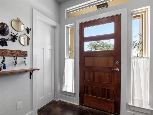 Building Photo - 10103 Twin Lake Loop