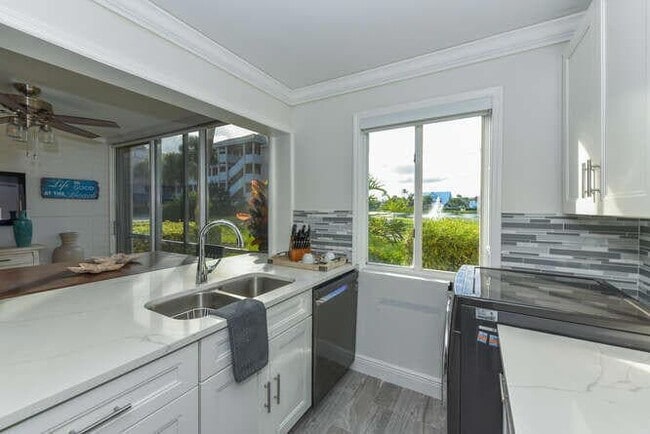 Building Photo - 353 S US Hwy 1