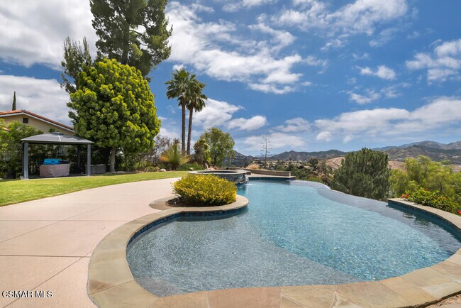 Building Photo - 2076 Hillsbury Rd