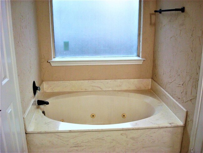 Building Photo - 318 Nita Ln