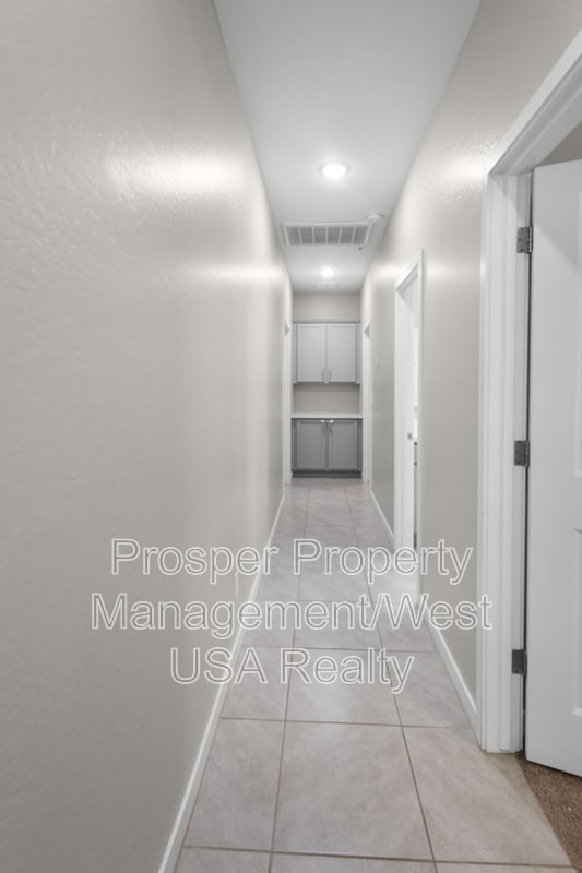 Building Photo - 155 N Lakeview Blvd