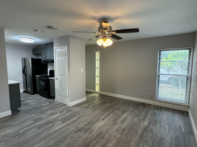 Building Photo - 3606 Versailles Dr