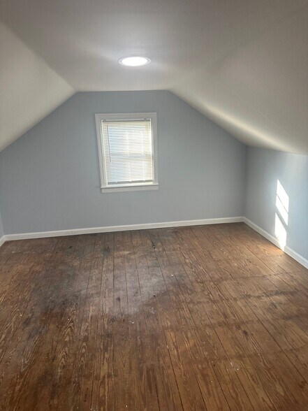 Building Photo - 6507 Kenwood Ave