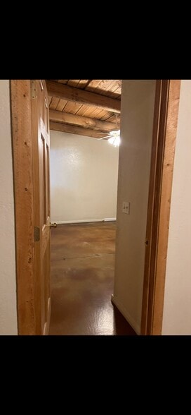 Building Photo - 2020 E Ambush St