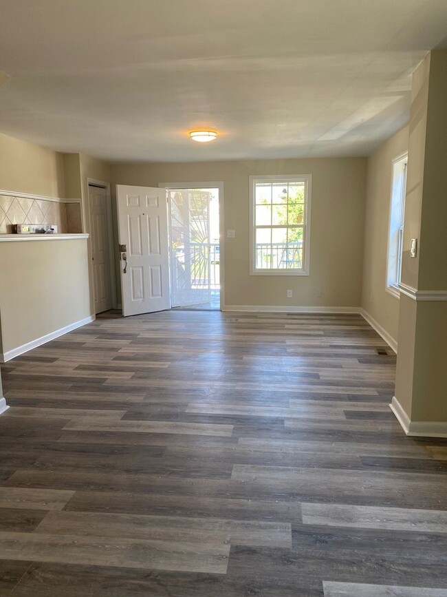 Building Photo - *Knoxville 37917 - 2 bedroom, 1 bath 2-sto...