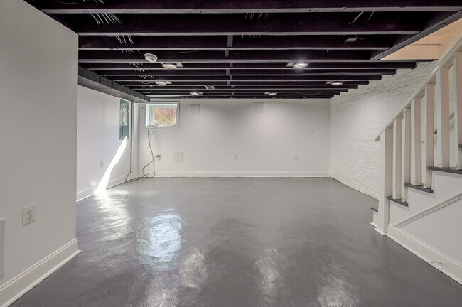 Building Photo - 2726 10th St NE