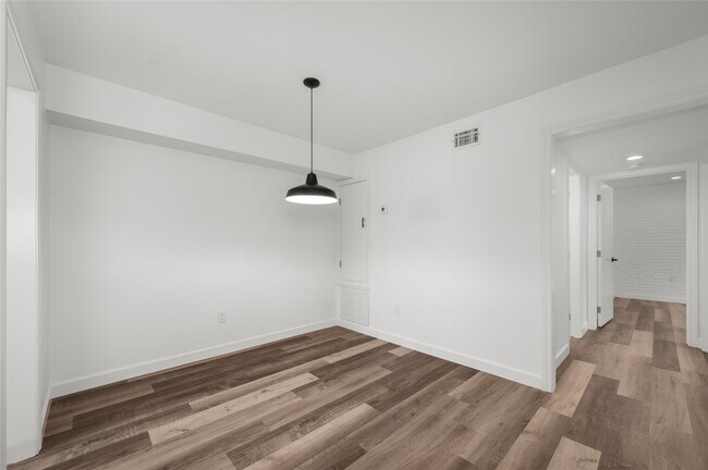Building Photo - 2744 Briarhurst Dr