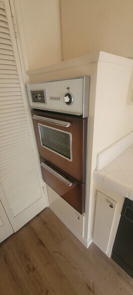 Building Photo - 8934 Wonderland Ave