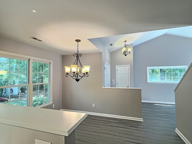 Building Photo - 109 Weatherhill Point