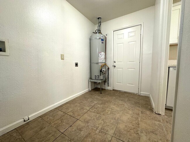 Building Photo - 525 Downing Ln