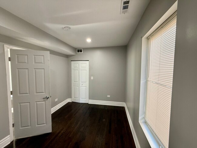 Building Photo - 2118 S 59th Ave