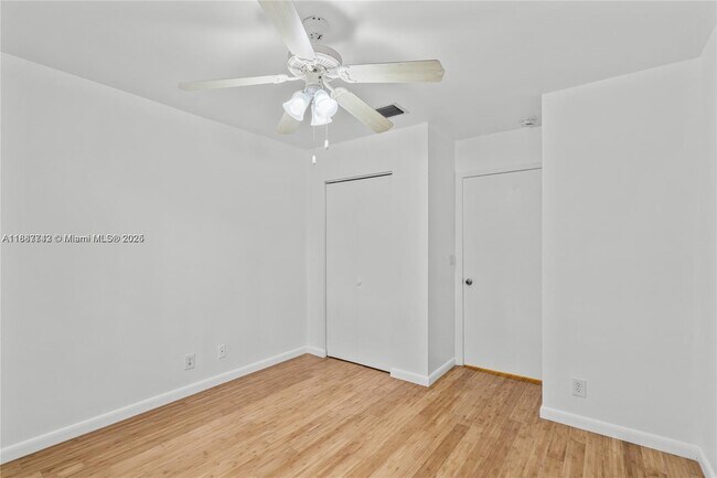 Building Photo - 1162 SW 44th Ave
