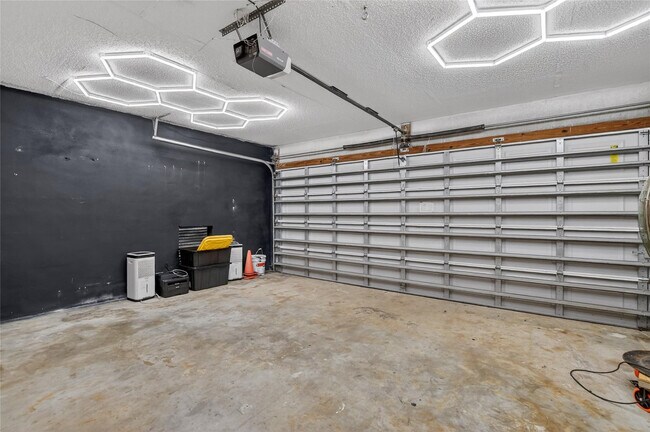 Building Photo - 111 SE 14th Pl