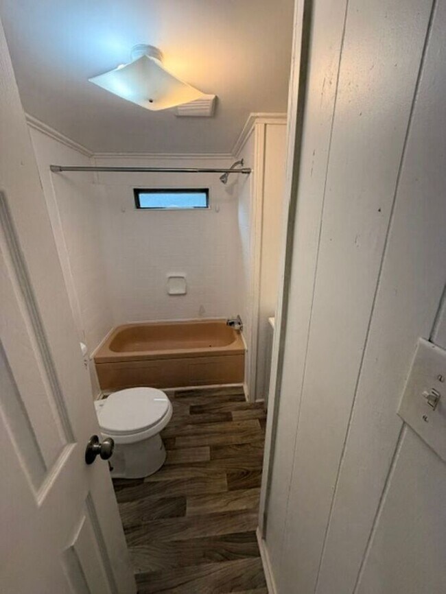 Building Photo - Cute 2 Bed in Greenville!