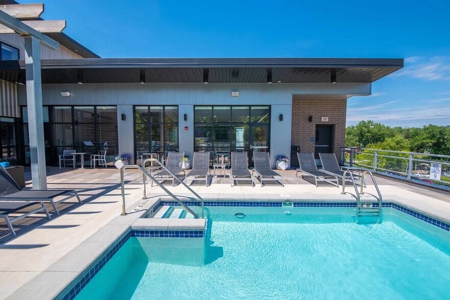 Building Photo - 2301 Ingersoll Ave