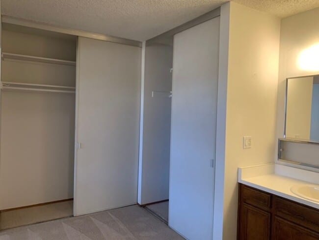 Building Photo - 4 Bed/2 Bath Spacious Home with Big Backyard and New Laminate & Carpet - Union City