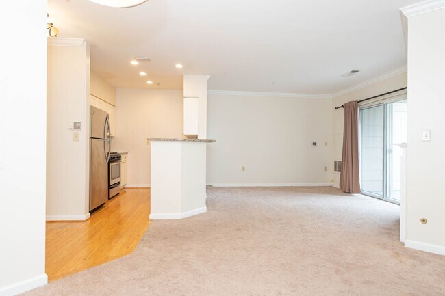 Building Photo - 1 BR 1 BA Condo in Reston