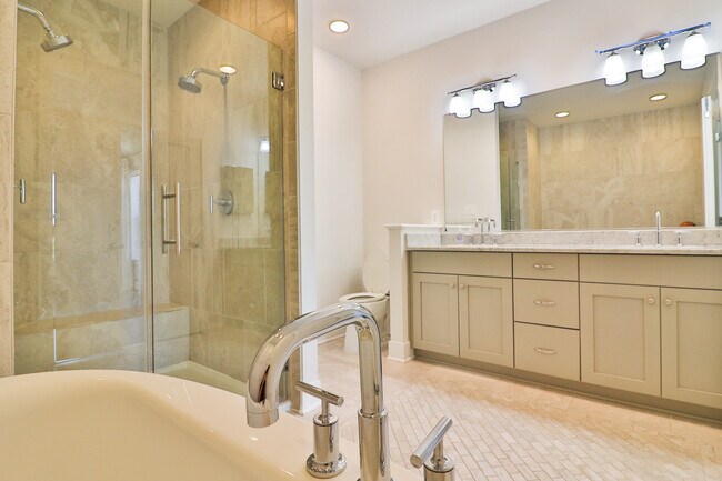 Building Photo - 1424 Piccard Dr