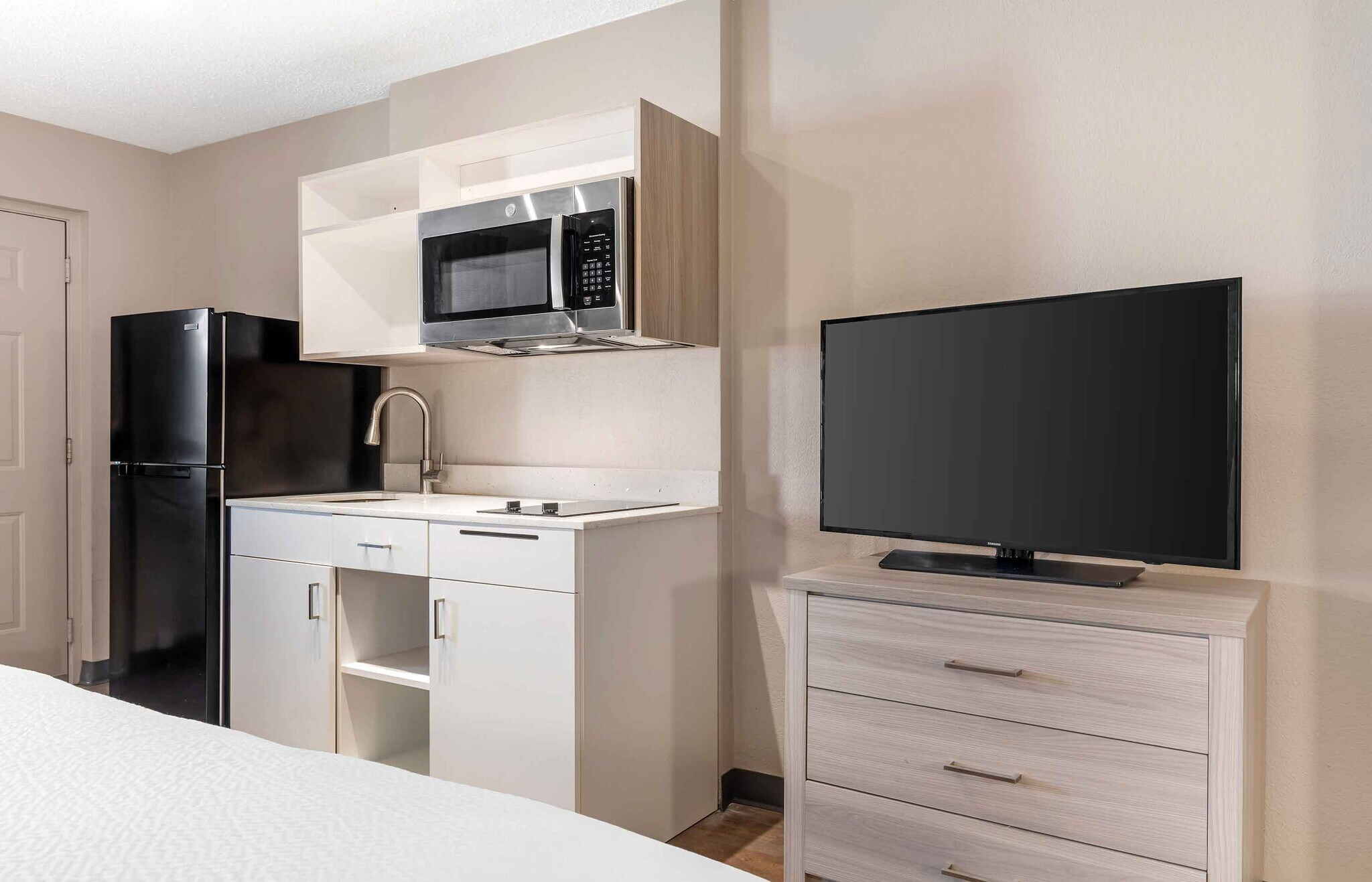 Building Photo - Furnished Studio-Longview