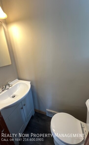 Building Photo - 3322 Milverton Rd