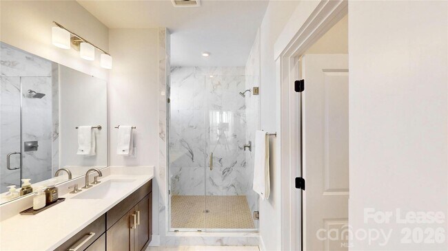 Building Photo - 3606 S Tryon St