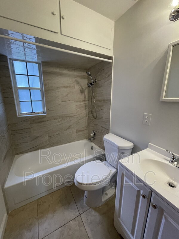 Building Photo - 1047 Pineview Pl