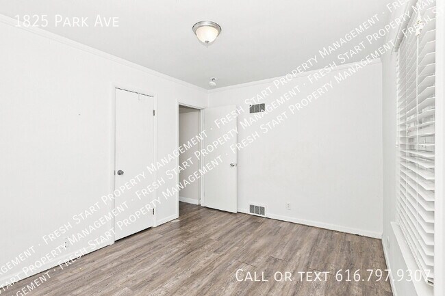 Building Photo - 1825 Park Ave