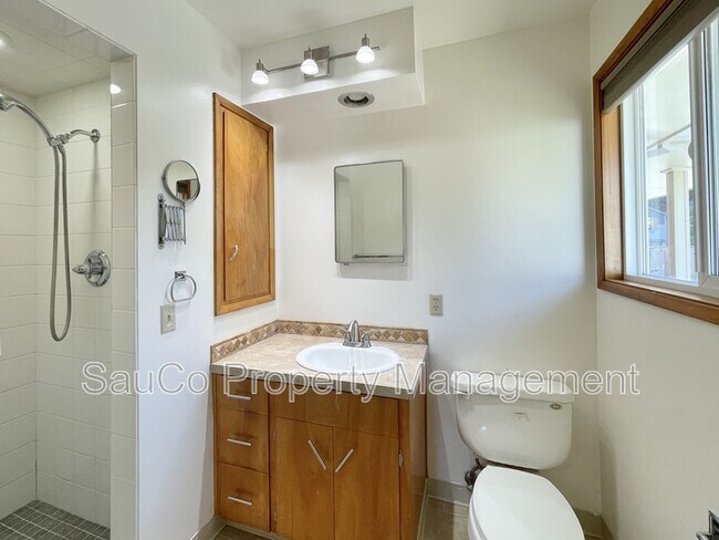 Building Photo - 5751 NE Lisbon Way