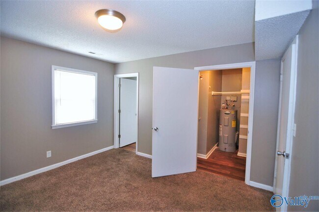 Building Photo - 3911 Talwell Dr SW