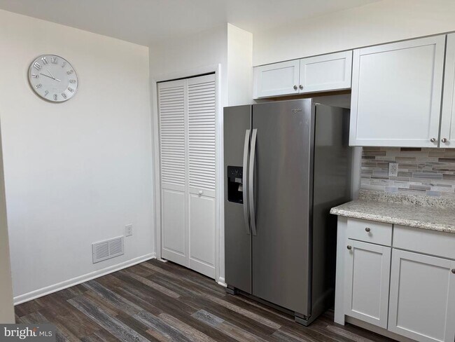 Building Photo - 18 Jameson Ln